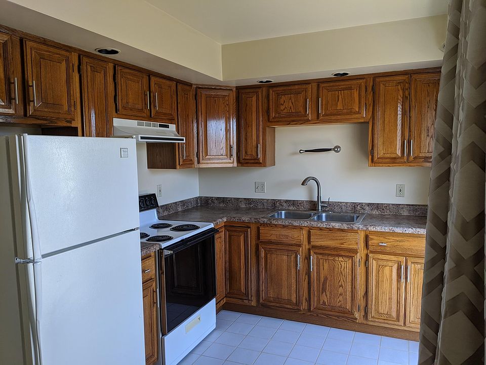 2nd image of 1198 Bloom Rd