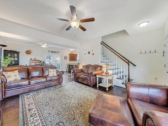 3rd image of 8327 Leighburn Dr