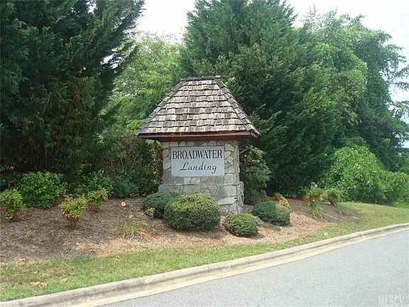 3rd image of 28 Peaceful Cove Ct