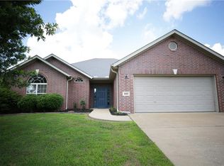 4668 W Homespun Dr, Fayetteville, AR 72704