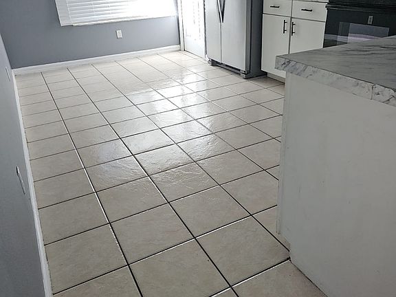 3rd image of 4919 Marbella Isle Dr