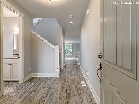 4th image of 837 SE Bacarra St