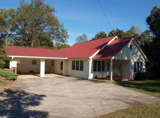 2578 White Sulphur Rd, Gainesville, GA 30501