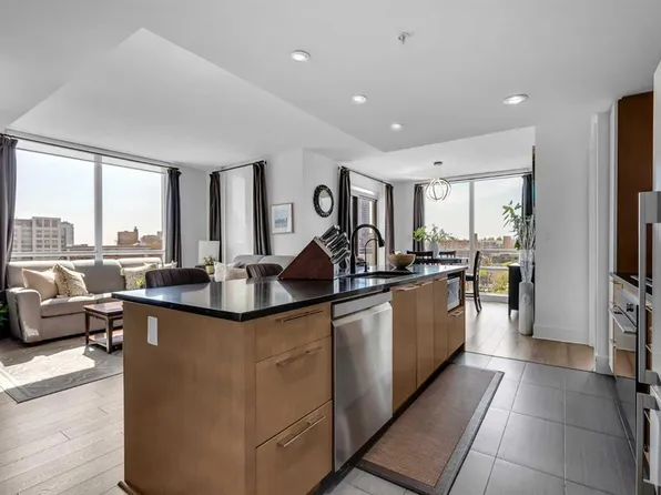 1111 E 10th St SW #806, Calgary, AB T2R 1E3