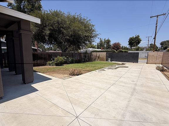 3rd image of 312 W Edna Pl