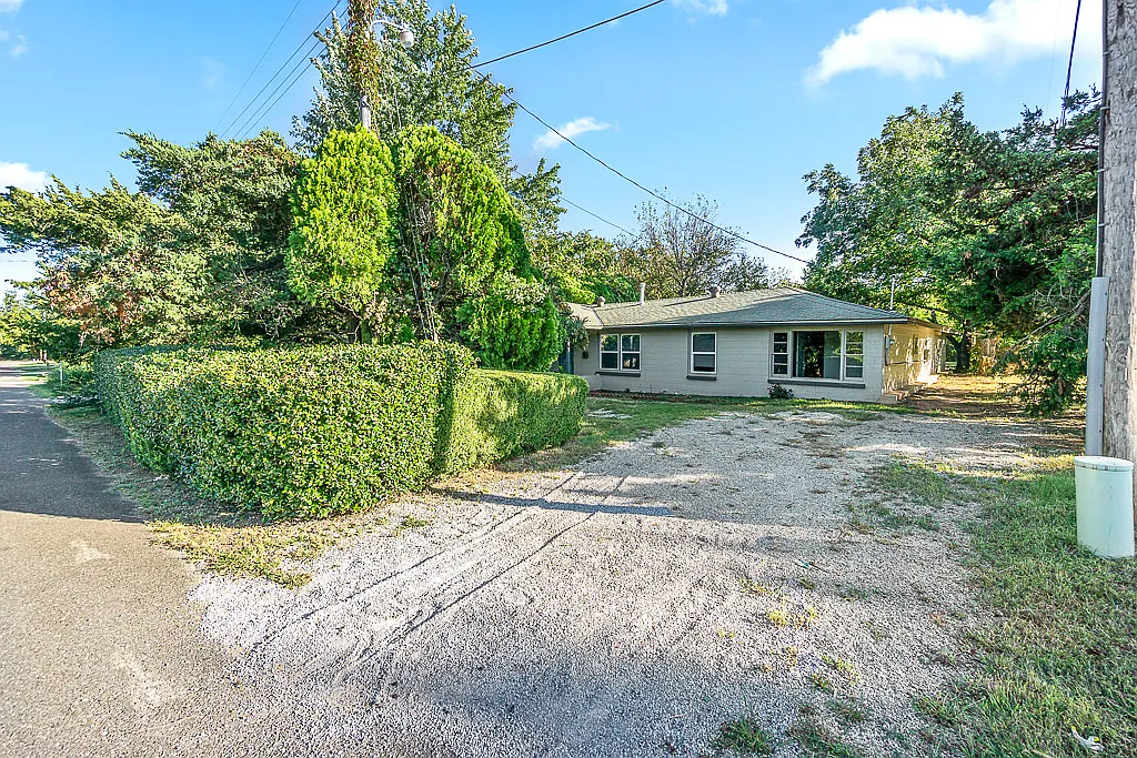 7 bed, 2106 sqft, $1,695 — Photo 3