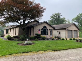 12702 Crestview Ln, Trenton, IL 62293