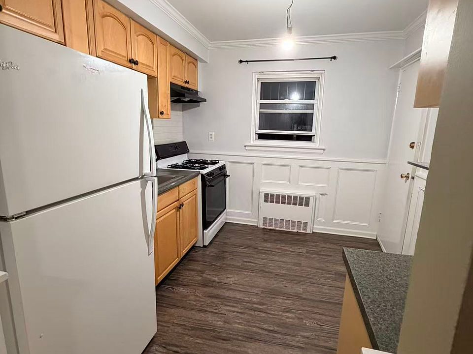 1st image of 11714 9th Ave #2