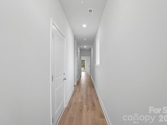 4th image of 343 Gray Dr