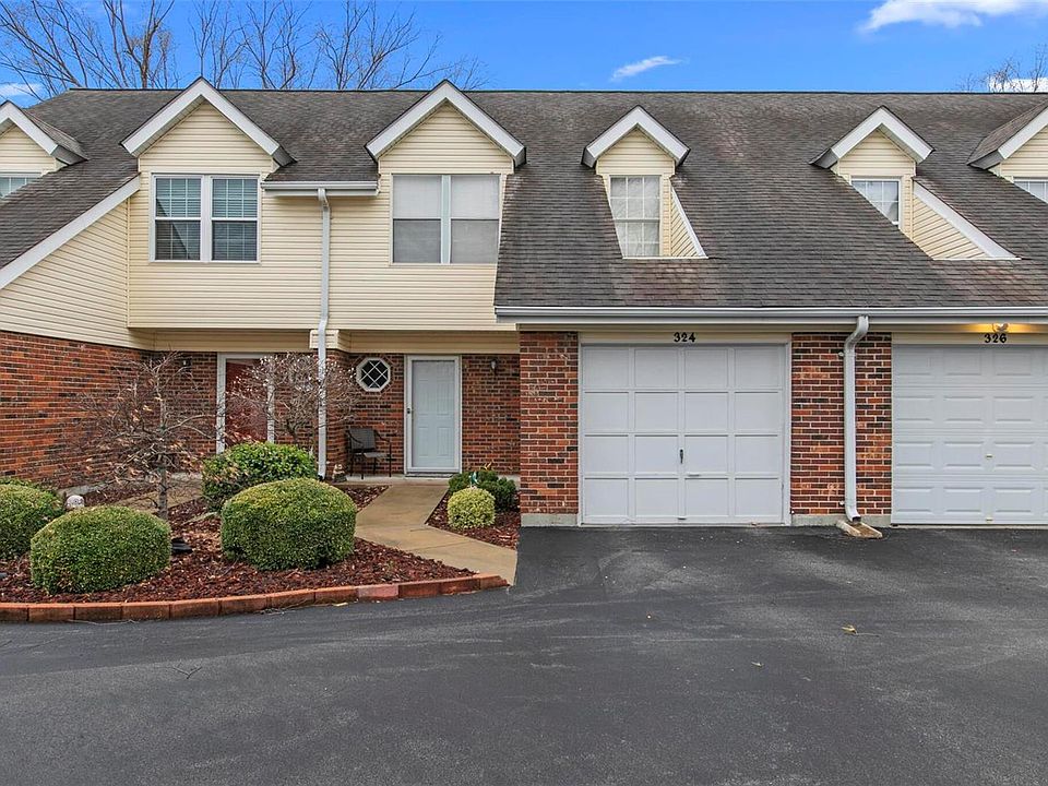1st image of 324 Devonshire Ct #D