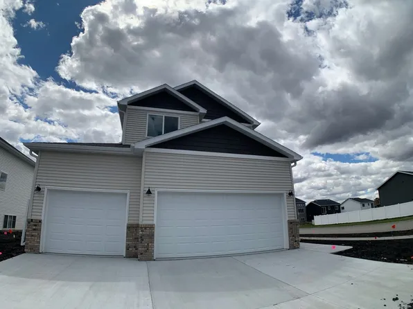 5555 Lori Ln W, West Fargo, ND 58078