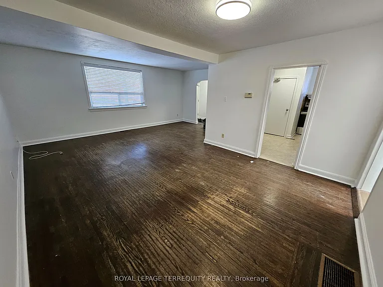 557 Lawrence Ave W — Photo 21