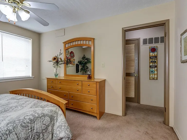 Ellacott Parkway Apartments — Photo 22