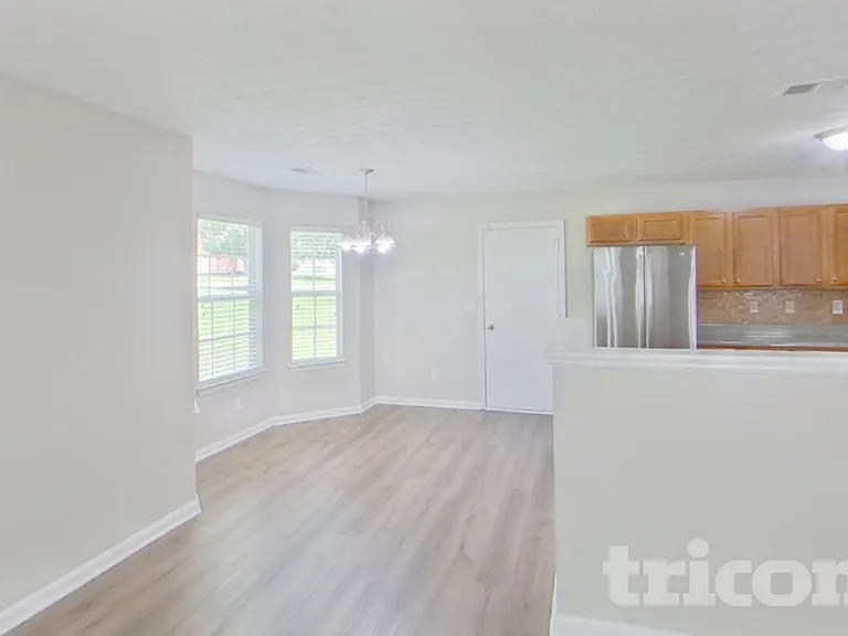 552 Howell Dr — Photo 5