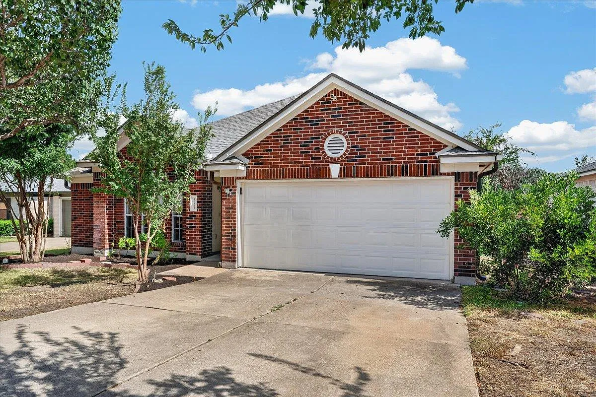 3 bed, 2.0 bath, 1666 sqft, $2,200 — Photo 2