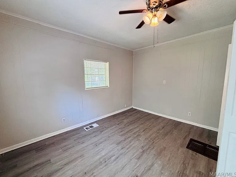 218 Broadway St — Photo 12