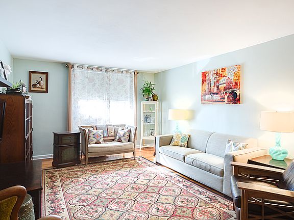 4th image of 6725 Dartmouth St APT 6P