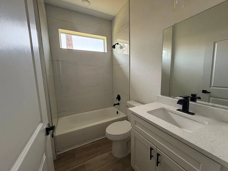 1852 W Quaker Ln — Photo 34