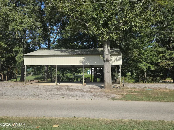 431 Pevahouse Camp Cir, Decaturville, TN 38329