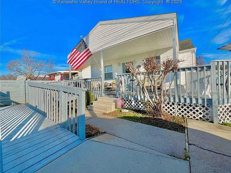 Howard Ave — Photo 3