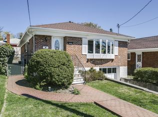 22207 41st Rd, Bayside, NY 11361