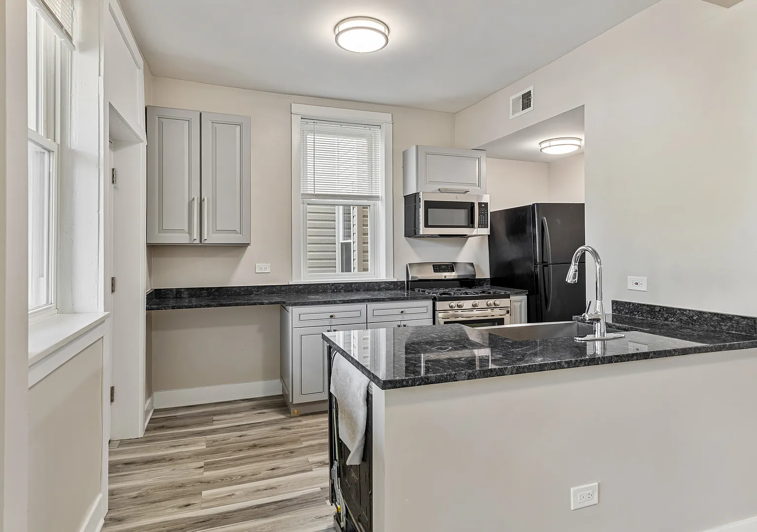 1 bed, 700 sqft, $1,975 — Photo 2