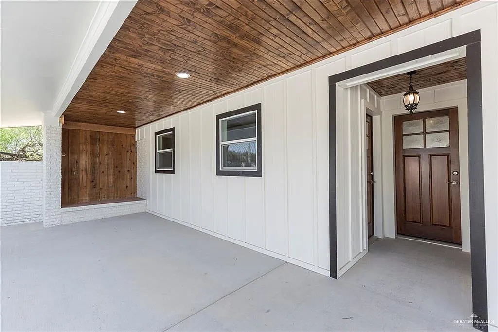 4 bed, 3.0 bath, 4634 sqft, $3,500 — Photo 2