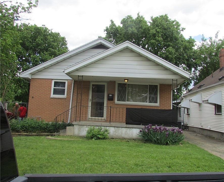 2nd image of 218 E Parkwood Dr
