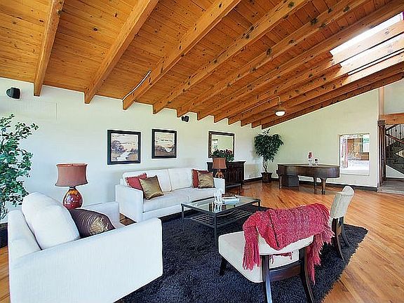 2nd image of 3549 N Knoll Dr