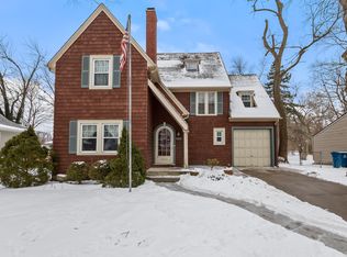 109 Elmwood Pl, Crown Point, IN 46307