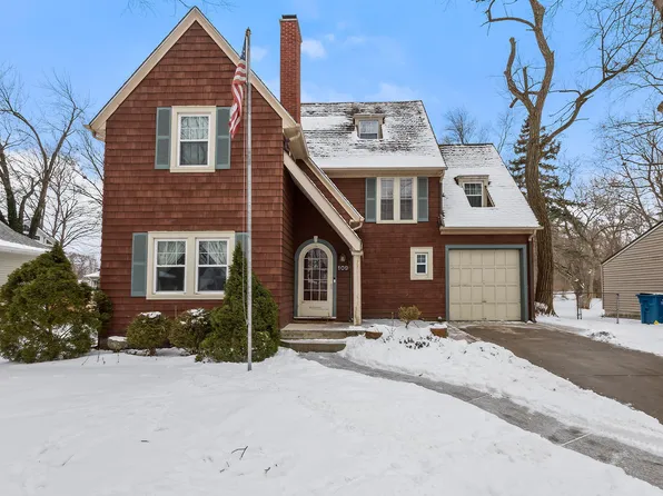 109 Elmwood Pl, Crown Point, IN 46307