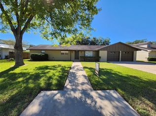 713 Clubside Dr, East Bernard, TX 77435