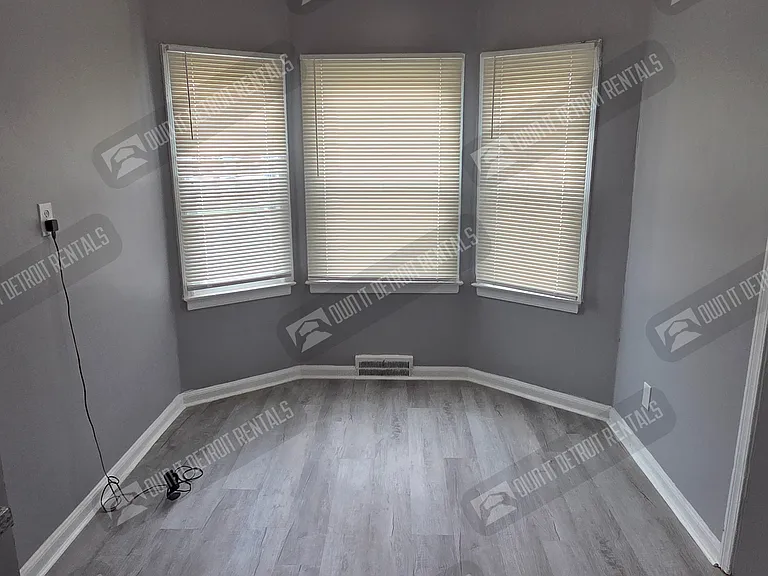 14757 Wilfred St — Photo 16