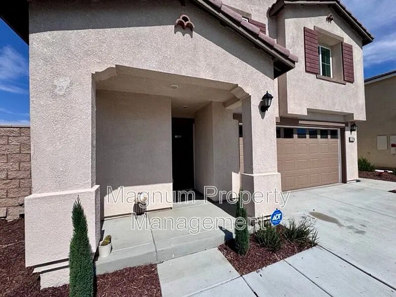 4 bed, 2.5 bath, 1835 sqft, $3,200 — Photo 4