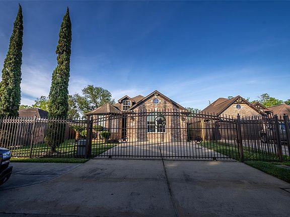 3rd image of 533 Pecan Dr
