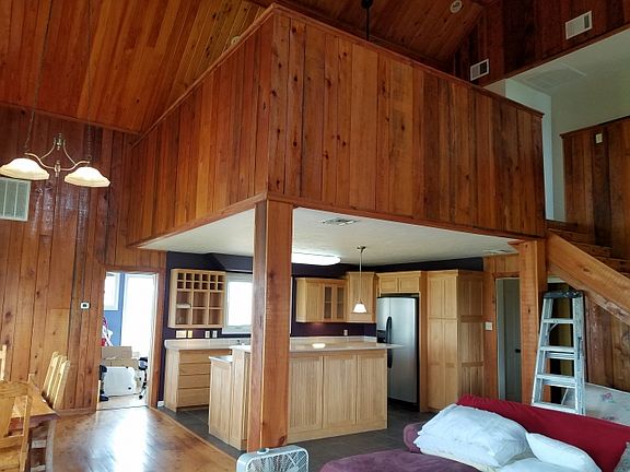 3rd image of 131 Plum Ln