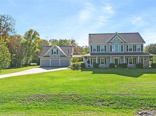 4 Rushing Oak Court, Huntsville, TX 77320