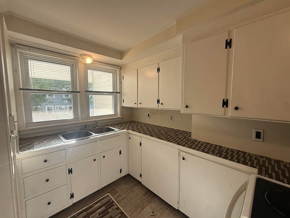 31 Pleasant St #1