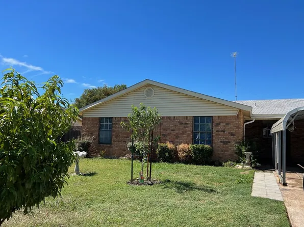 194 Hampton St, Graham, TX 76450