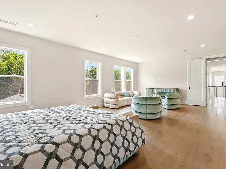 12321 Potomac Hunt Rd — Photo 40