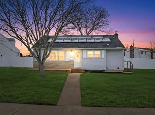 41 Winding Road, Hicksville, NY 11801