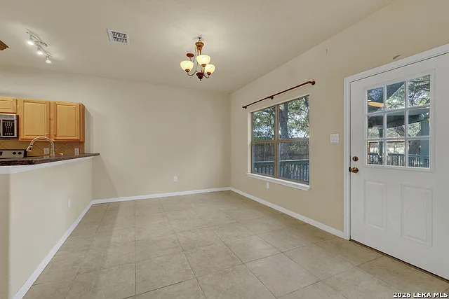 1060 Somerset — Photo 32