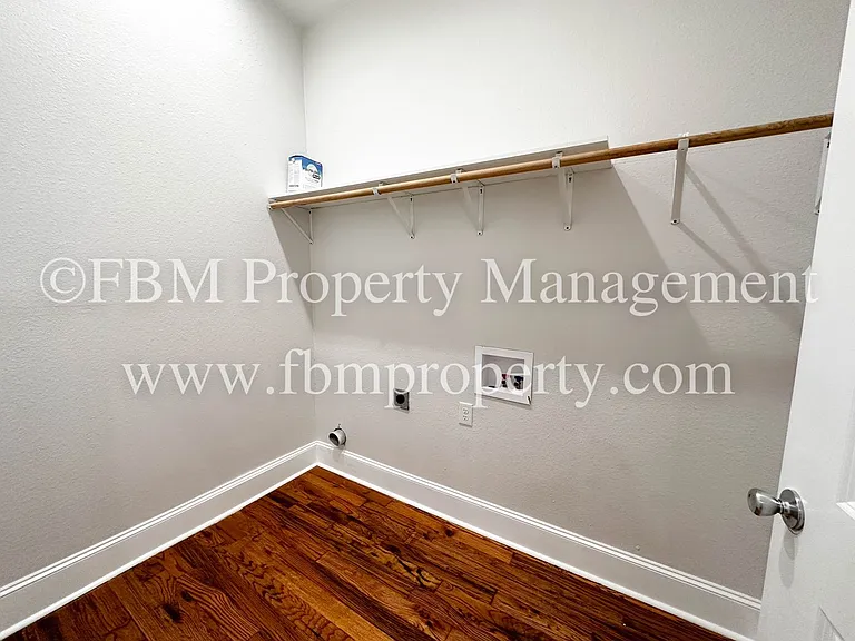 513 Water St — Photo 14
