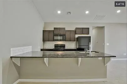 4863 N Hillside Ct — Photo 5