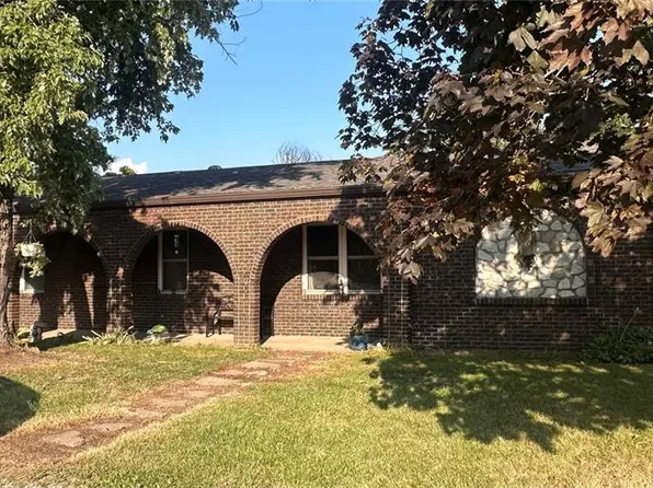 1512 N Main St, Dupo, IL 62239