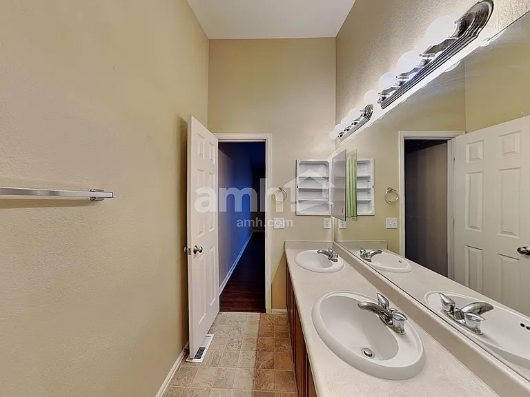 209 Homestead Way — Photo 9