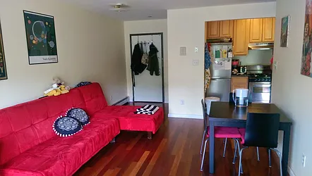 Rented by Cezanne Outlet LLC