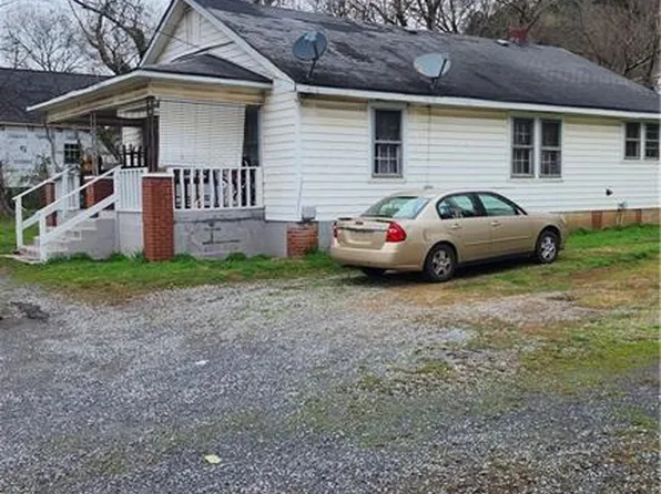 681 Park Ave SE, Lindale, GA 30147