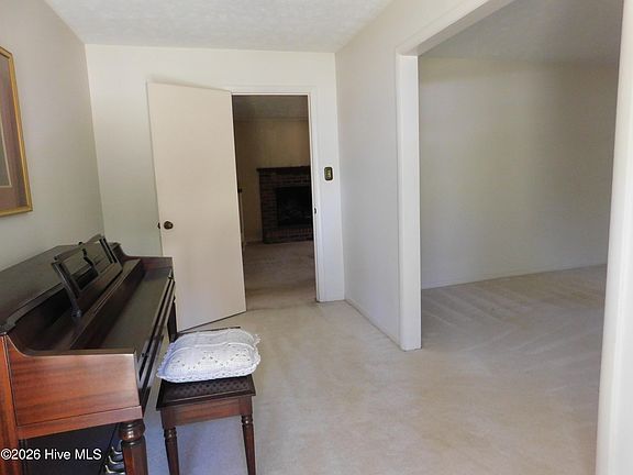 4th image of 12460 Laurelcrest Road