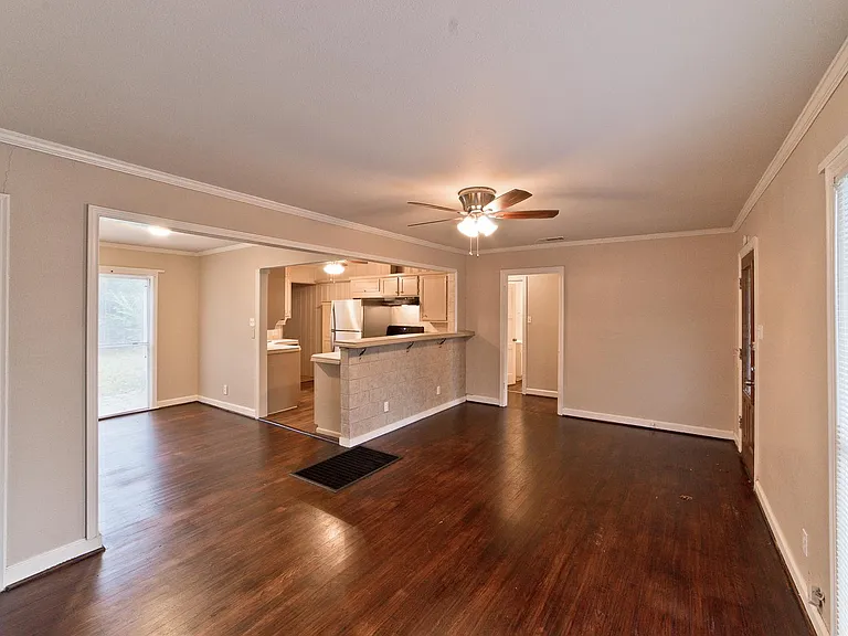 4434 Somerville Ave — Photo 10